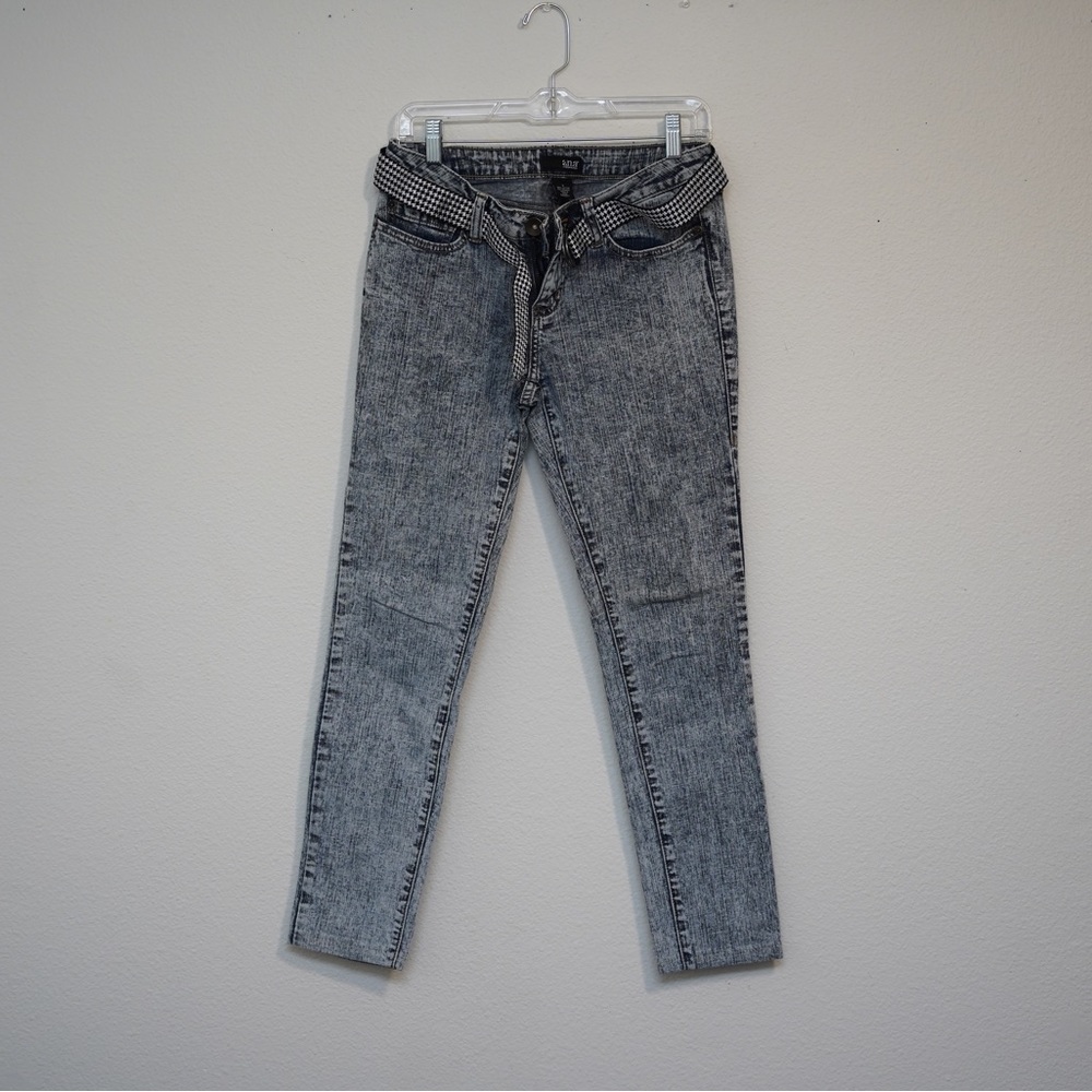 Ana acid wash denim Jeans with belt